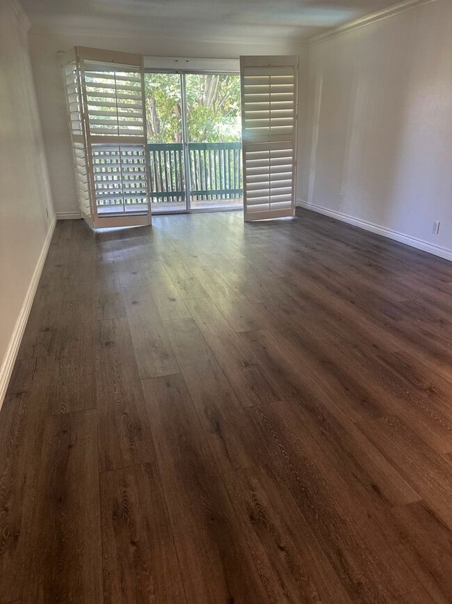Building Photo - 1BD/ 1BA CONDO WITH 2 PARKING SPACES