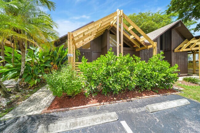 front of house - 487 N University Dr