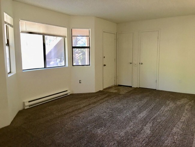 Building Photo - Newly remodeled