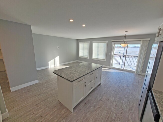 Building Photo - 8415-8481 81 St