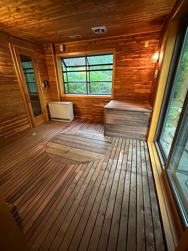 Foto del edificio - 2141 Poplar Ln