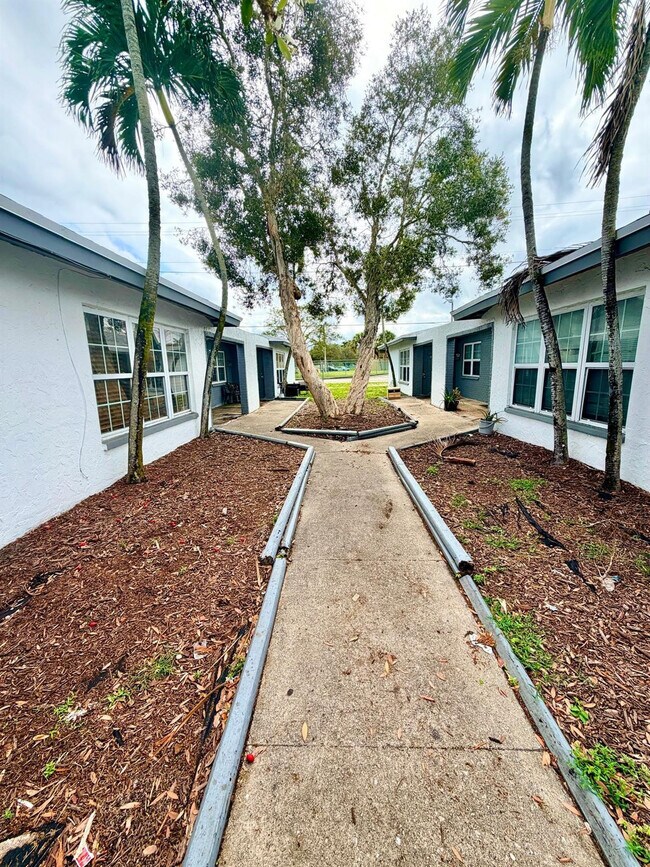 Foto del edificio - 5730 NW 27th Ct