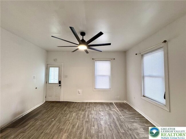 Foto del edificio - 527 Bradley St