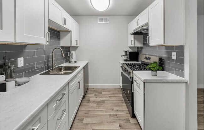 Foto del edificio - 2025 W Indian School Rd