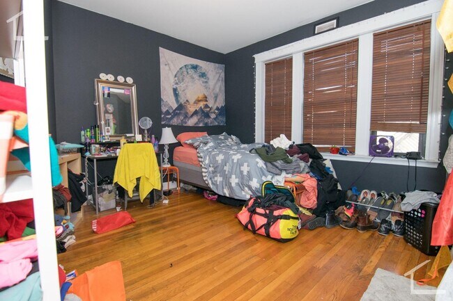 Foto del edificio - Beautiful Brighton Apartment with Heat/Hot...