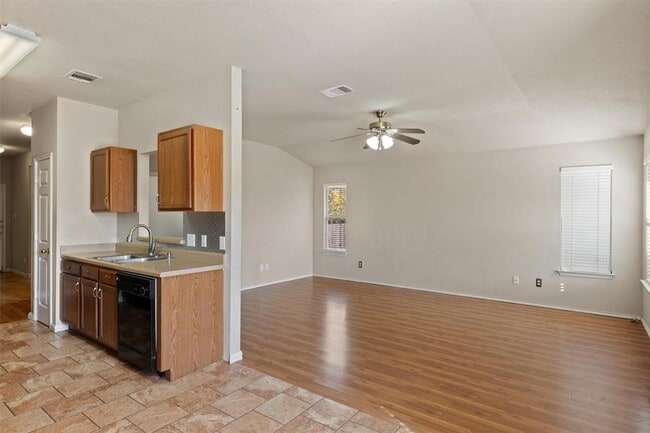 Building Photo - 203 Altamont St