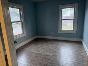 Building Photo - 9 Cowing St