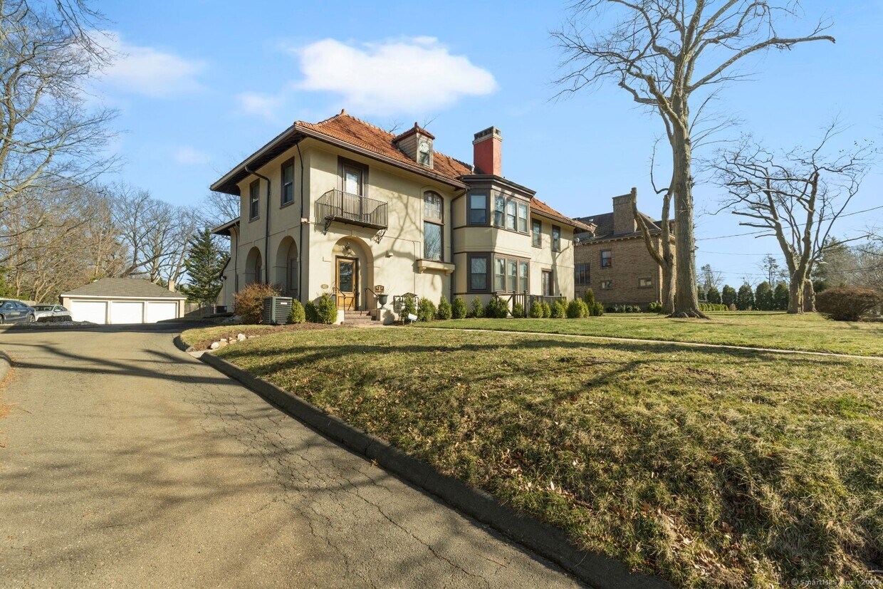 Primary Photo - 661 Prospect St