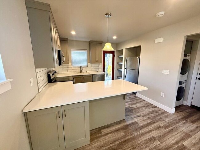 Building Photo - Modern Home in Heart of Old Town Fort Collins!