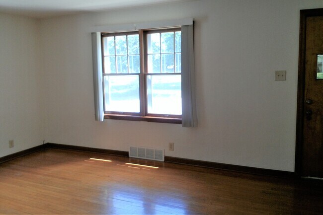 Building Photo - 310 Avondale Avenue