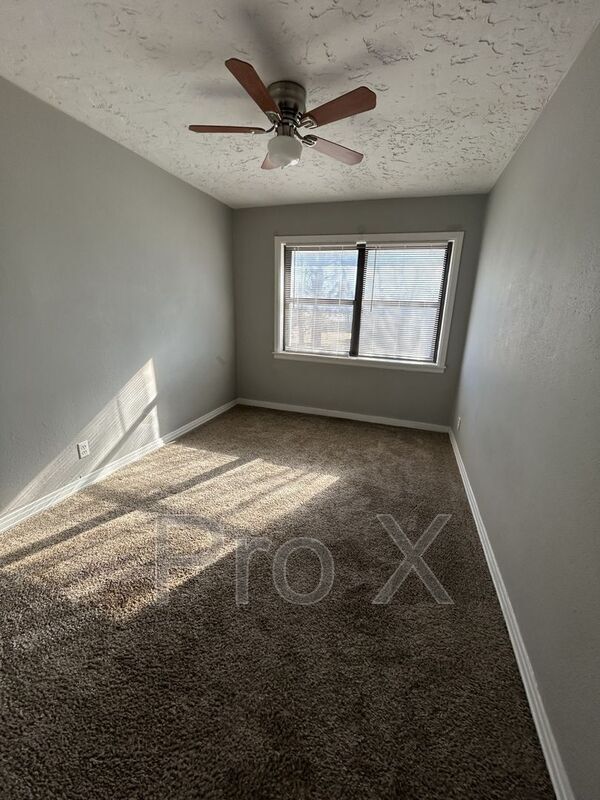 Foto del edificio - 126 E 13th St