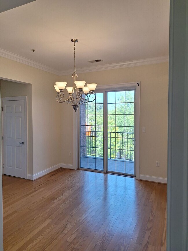 Foto del edificio - 3 bedroom/ 2 bathroom- Bennington on the Park