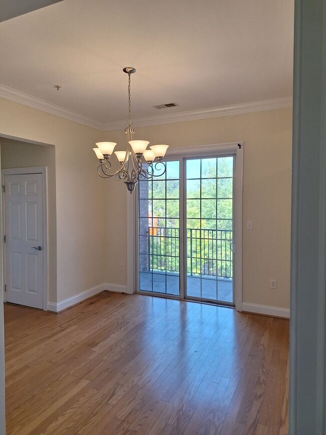 Building Photo - 3 bedroom/ 2 bathroom- Bennington on the Park