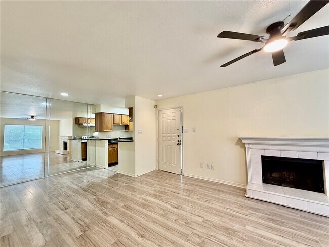 Foto del edificio - 2120 Wilcrest Dr