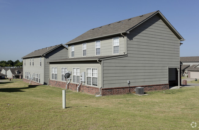 Building Photo - Hamilton Crossing Apartments