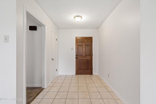 Building Photo - 116 Longfellow Dr