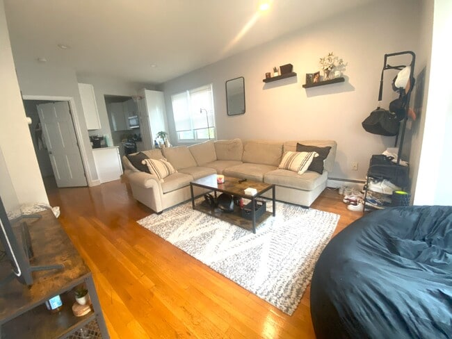 Photo - 288 Amory St Townhome