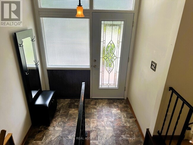 Building Photo - 275 St Annes Crescent