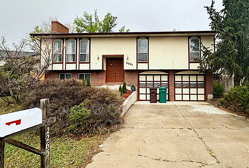 Foto principal - 2265 Montebello Dr W