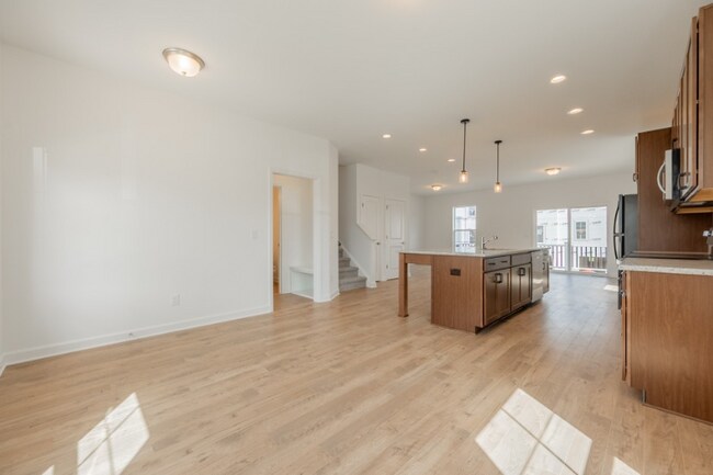 Foto del edificio - 1041 Balsam Ln