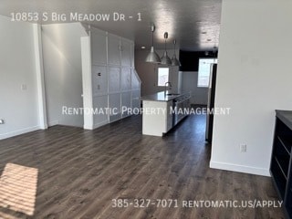 Foto del edificio - 10853 Big Meadow Dr