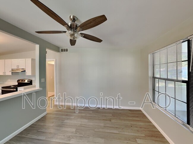 Building Photo - 1053 Le Brun Dr