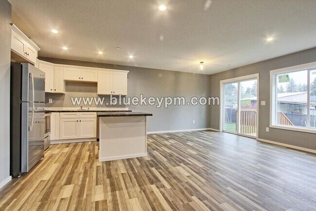Foto del edificio - Unit 320: 3 Bed, 2.5 Baths Townhome in LaCenter