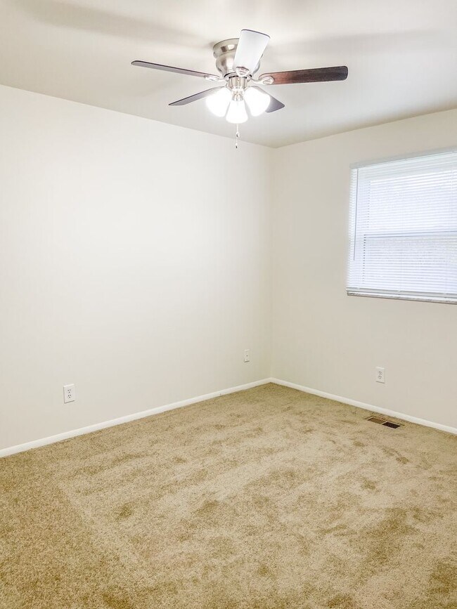 Foto del edificio - One story 2 bedroom with washer/dryer hook up