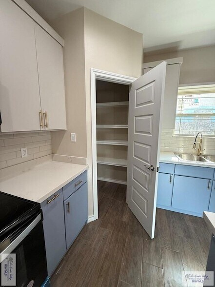 Foto del edificio - 3075 E 23rd St