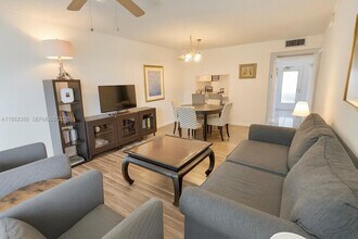 Building Photo - 9330 Lagoon Pl