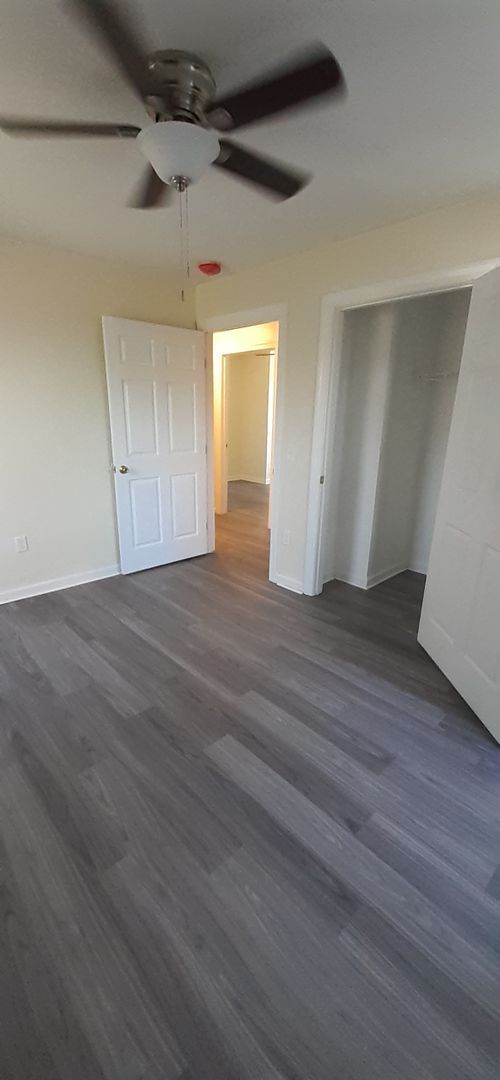 Foto del edificio - 832 W 38th St