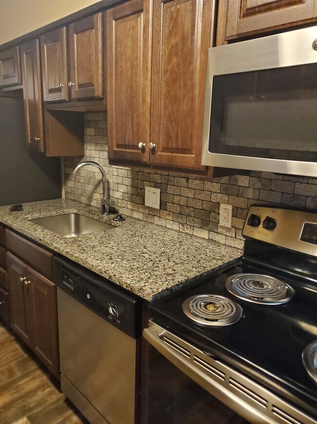 Foto del edificio - 1448 Elmwood Ave