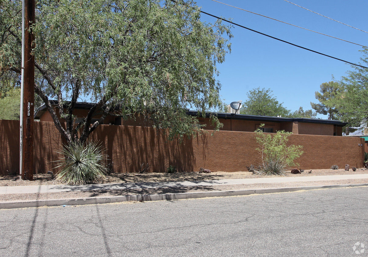 Building Photo - Water Street Townhomes