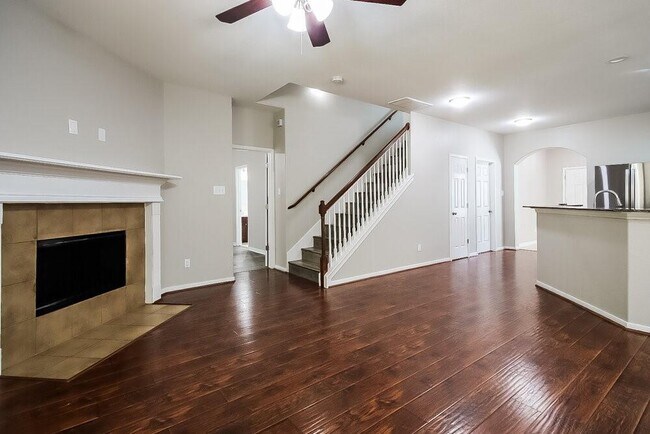 Building Photo - 2407 Lexington Park Dr