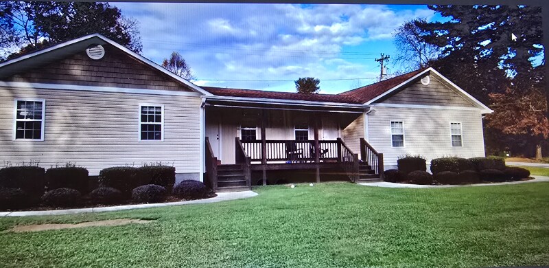 Foto principal - 2102 Kingsbury Rd