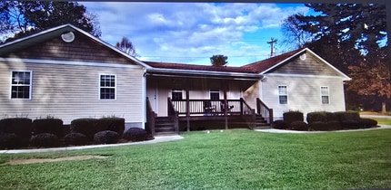 Building Photo - 2102 Kingsbury Rd