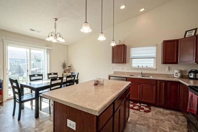 Foto del edificio - HOUSE...3 Bedroom 2 Bath