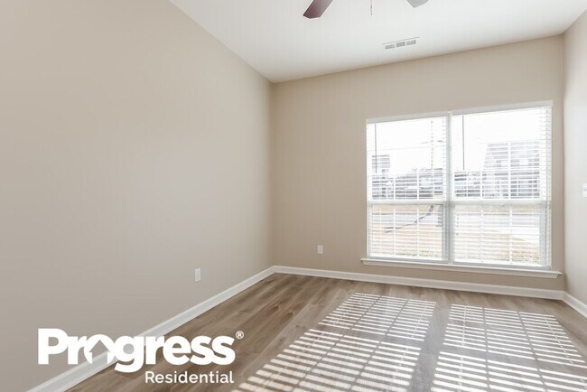 Building Photo - 310 John Henry Dr