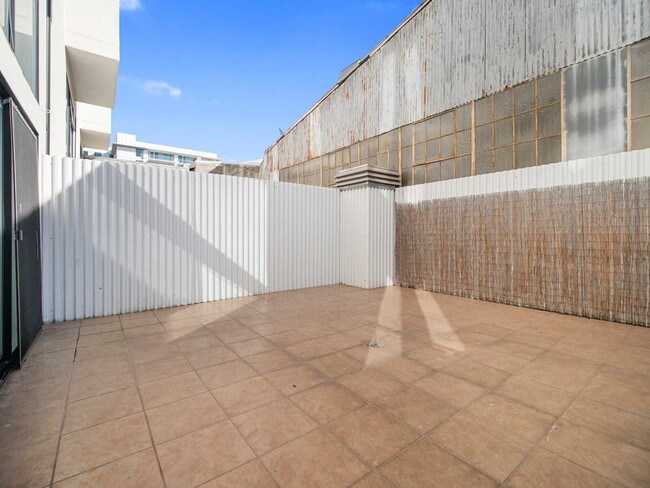 Building Photo - 469 Clementina St