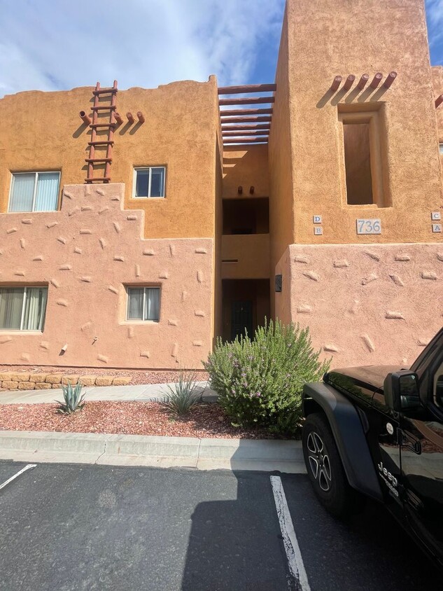 Primary Photo - Enchantment Upper-Level Condo 2-bedroom 2-...