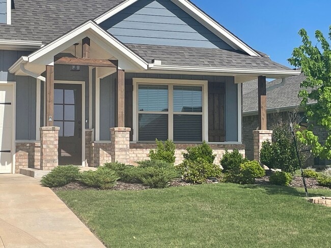 Building Photo - True 4 bedroom with luxury furnishings , convenient community amenities and storm shelter in Edmo...