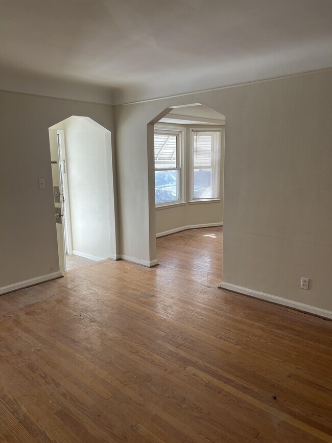 Building Photo - 7451 Grandmont Ave