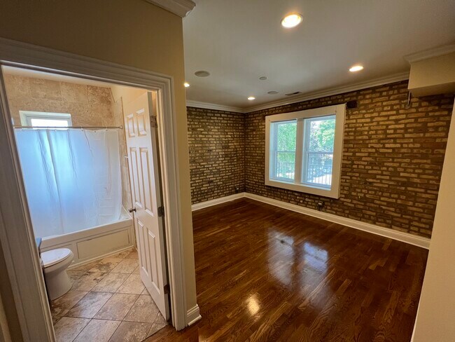 Building Photo - 6501 N Mozart St