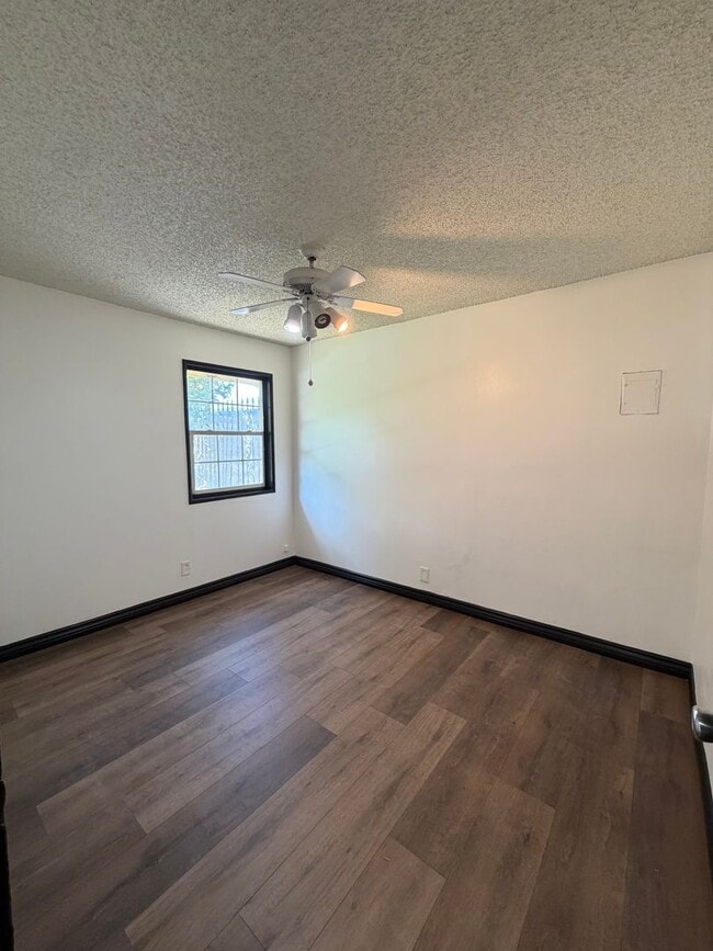 Building Photo - Belmont