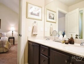 Building Photo - 157 Putters Dr