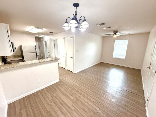 Building Photo - 1627 N Navidad St