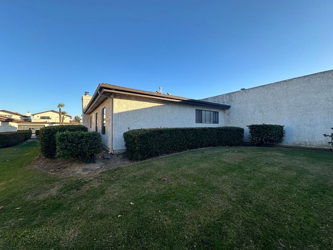 Foto del edificio - Lovely 3 Bedroom Townhome!