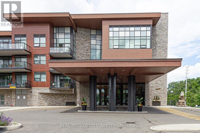 Photo du bâtiment - 1575 Lakeshore Rd W