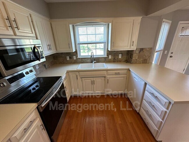 Foto del edificio - 6648 W 152nd St