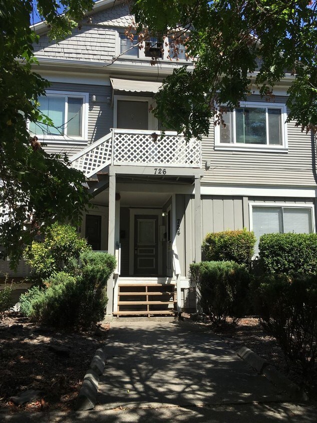 Primary Photo - 728 Morgan St